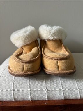 East Perry The Classic Slipper: 100% Sheepskin